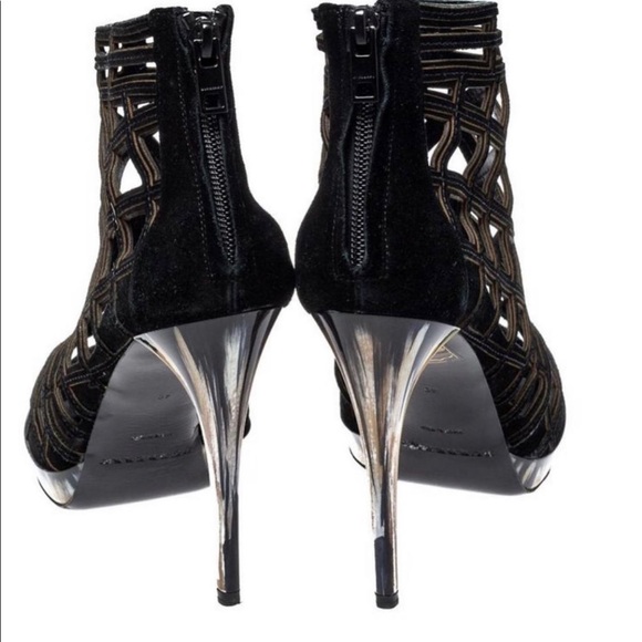Burberry peak toe heels - Picture 9 of 11